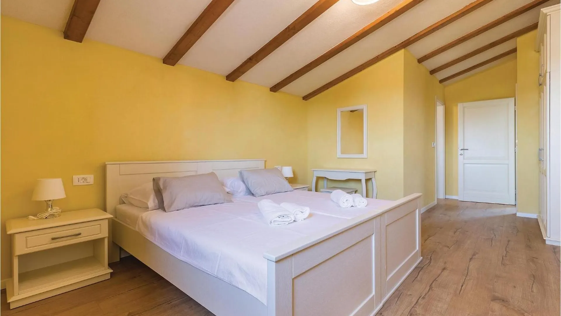 9 Bedroom Lovely Home In Bokordici