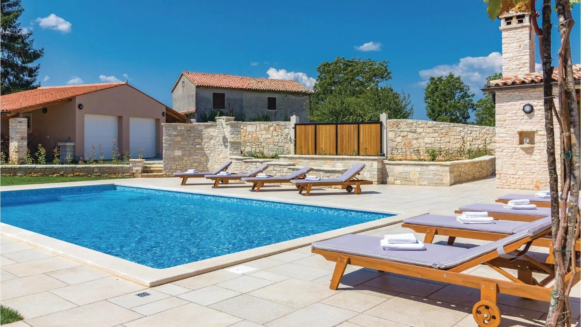 9 Bedroom Lovely Home In Bokordici