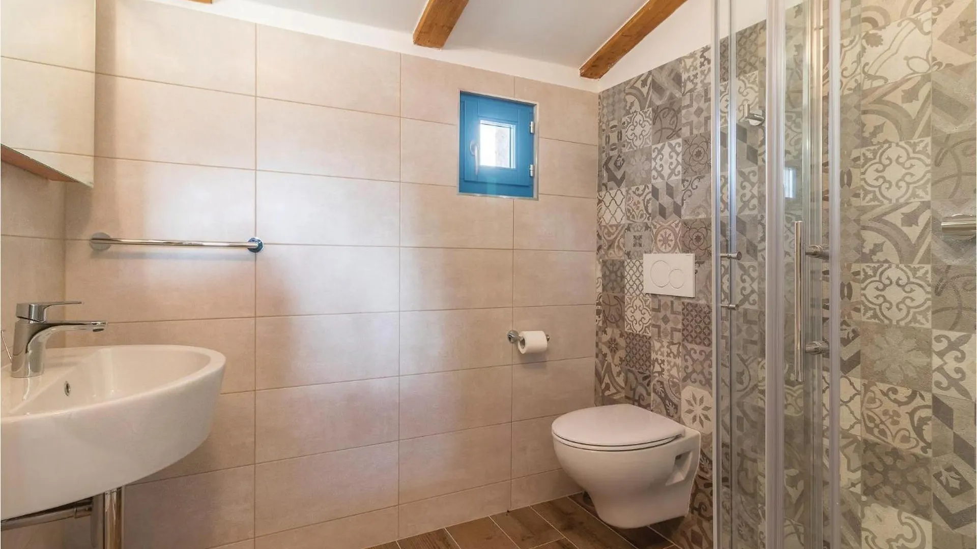 Holiday home 9 Bedroom Lovely Home In Bokordici