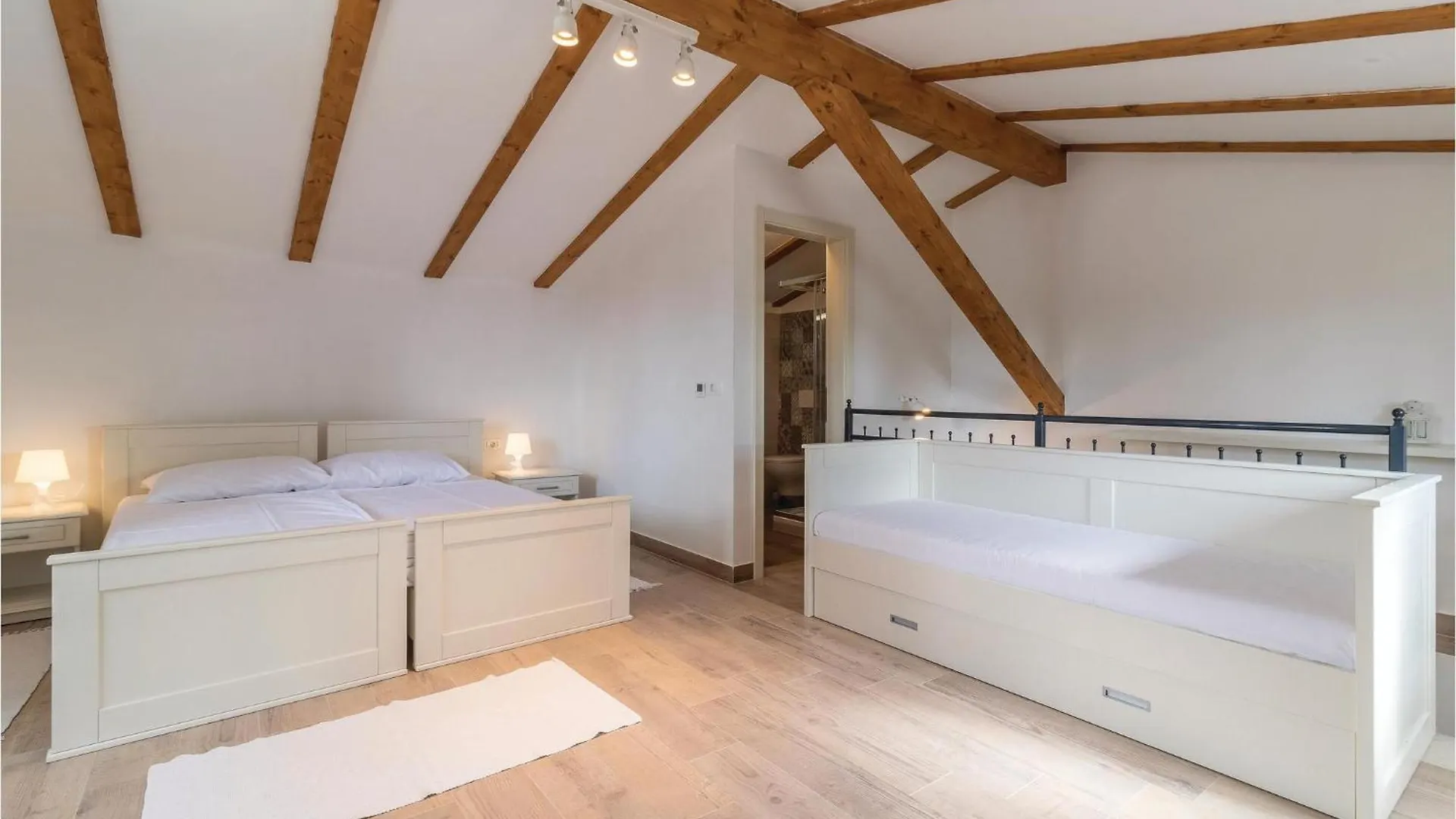 9 Bedroom Lovely Home In Bokordici Holiday home