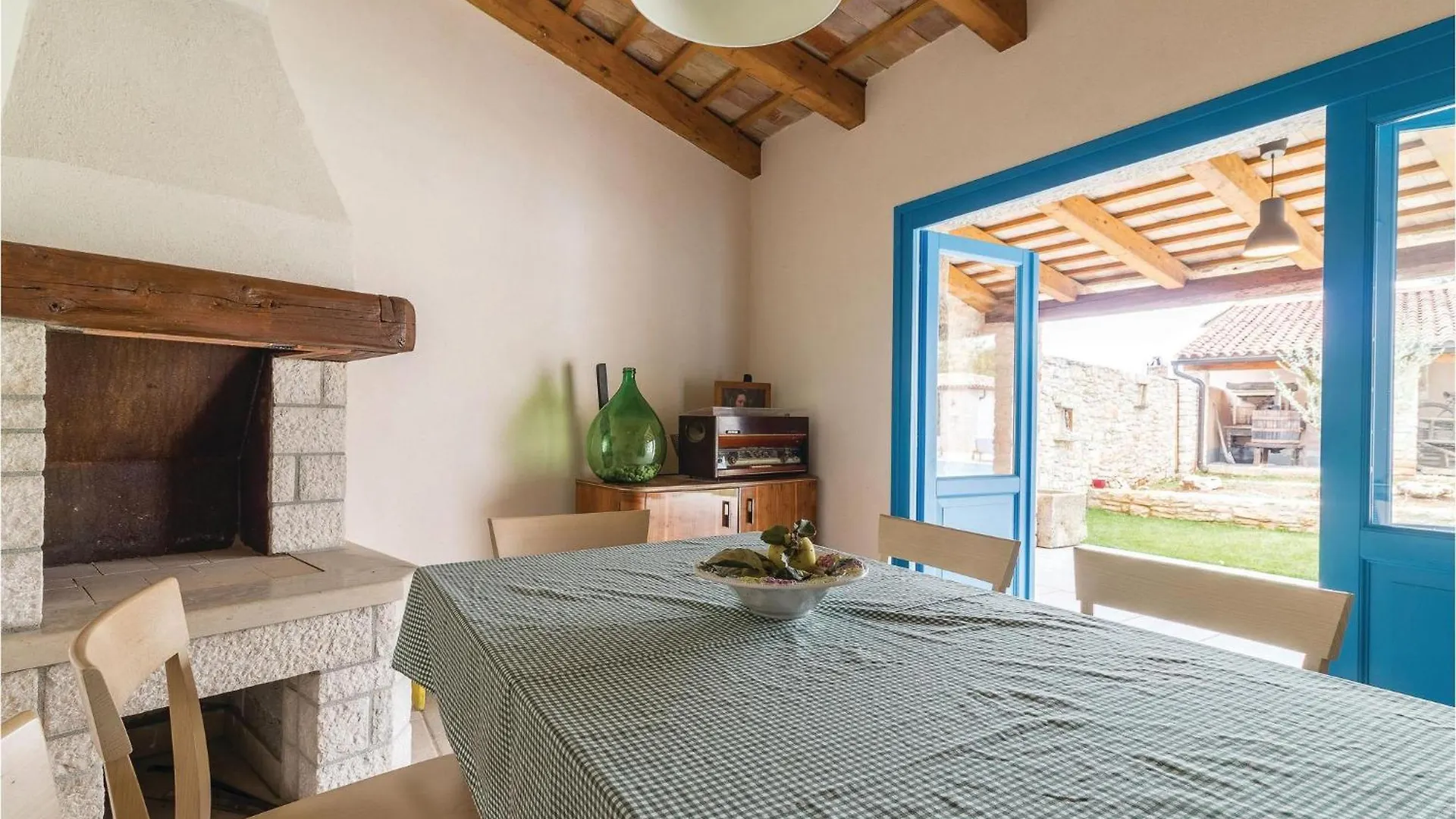 9 Bedroom Lovely Home In Bokordići