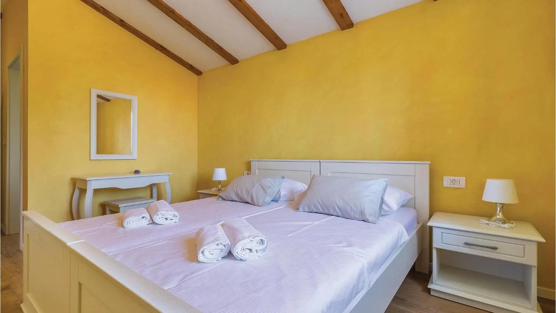 Holiday home 9 Bedroom Lovely Home In Bokordici